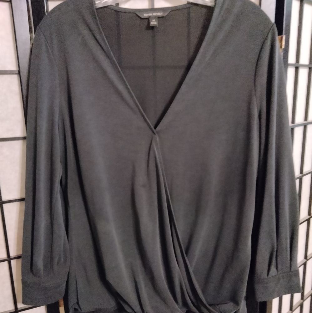 Banana Republic women's medium black v-neck long sleeve blouse